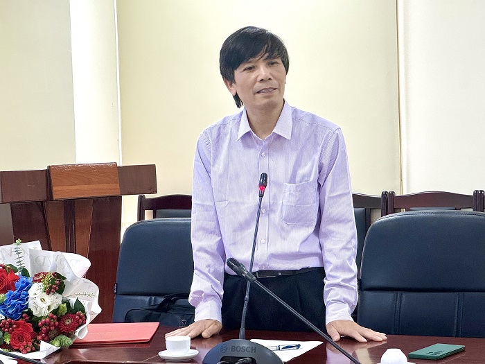 PGS.TS. Nguyễn Đức Vinh, Bí thư Chi bộ, Viện trưởng Viện Xã hội học phát biểu chúc mừng PGS.TS. Nguyễn Đức Chiện tại Hội nghị