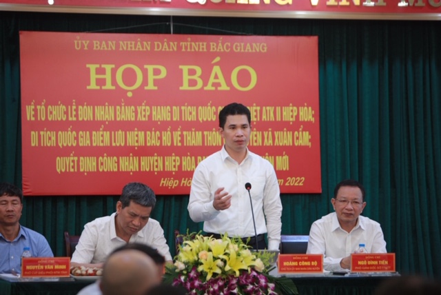 Chủ tịch UBND huyện Hiệp Hoà Hoàng Công Bộ chủ trì họp báo, ngày 21-5-2022