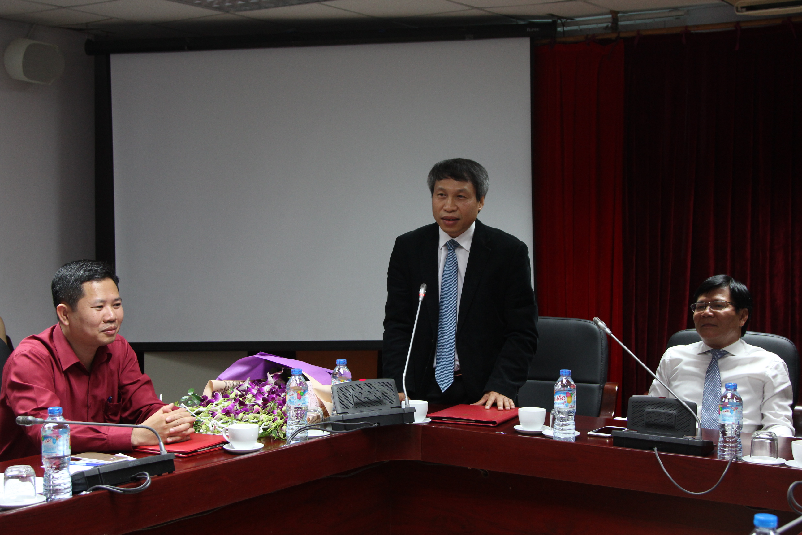 PGS. TS. Bùi Quang Tuấn - Tân Viện trưởng Viện trưởng Viện Kinh tế Việt Nam phát biểu nhận nhiệm vụ