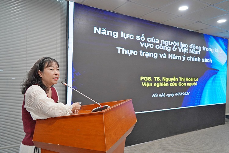 PGS.TS. Nguyễn Thị Hoài Lê, Viện trưởng Viện Nghiên cứu Con người trình bày báo cáo tại Hội thảo