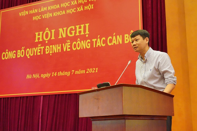 PGS.TS. Nguyễn Tài Đông, Trưởng khoa Triết học, Chính trị học và Tôn giáo học phát biểu nhận nhiệm vụ tại Hội nghị