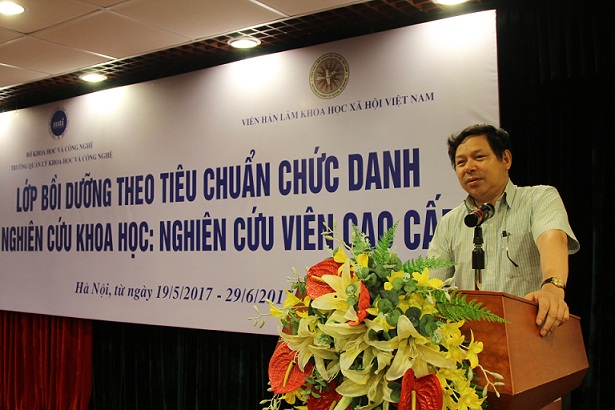 PGS.TS. Trần Minh Tuấn phát biểu chỉ đạo lớp học