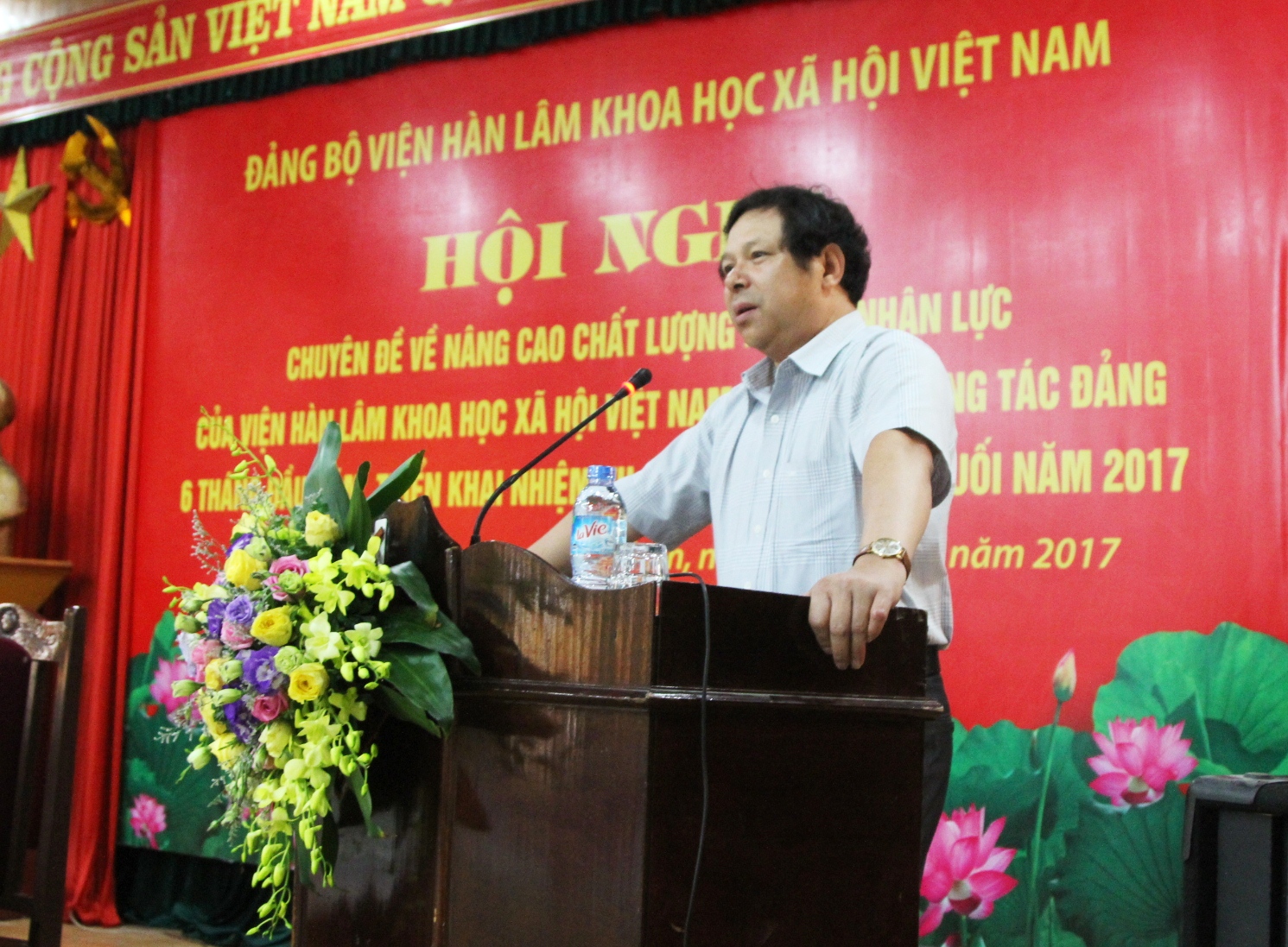 PGS.TS. Trần Minh Tuấn trình bày tham luận tại Hội nghị