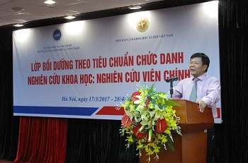 GS.TS. Nguyễn Quang Thuấn, Chủ tịch Viện Hàn lâm<br>phát biểu tại Lễ bế giảng