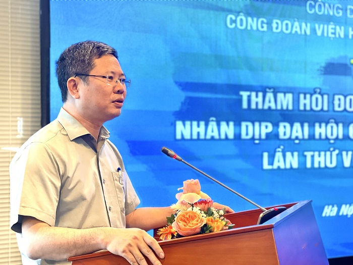 Đ/c Phạm Minh Phúc Ủy viên Ban chấp hành Công đoàn Viên chức Việt Nam, </br>Chủ tịch Công đoàn Viện Hàn lâm phát biểu tại buổi trao quà