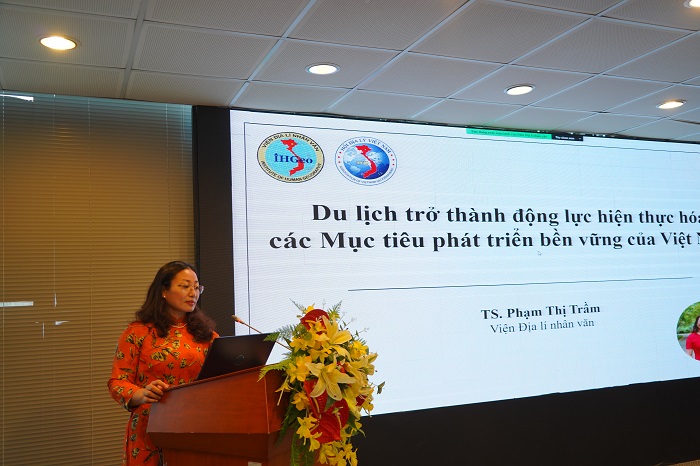 TS. Phạm Thị Trầm, Viện Địa lý nhân văn, VASS trình bày báo cáo tại Hội thảo
