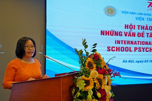 TS. Nguyễn Thị Phương Hoa, Phó Viện trưởng Viện Tâm lý học trình bày Báo cáo đề dẫn tại Hội thảo
