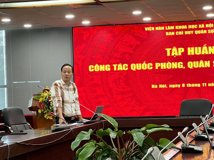 TS. Nguyễn Anh Tuấn, giảng viên chính, Viện Xây dựng Đảng, Học viện Chính trị Quốc gia Hồ Chí Minh thuyết trình bài tập huấn