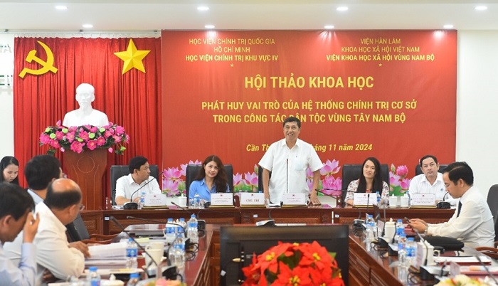 Đ/c Sơn Phước Hoan - Nguyên thứ trưởng, Nguyên phó Chủ nhiệm Uỷ ban Dân tộc phát biểu tại phiên thảo luận bàn tròn