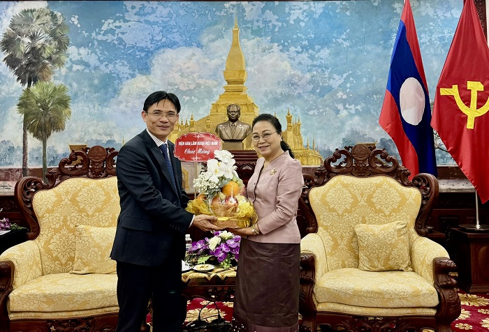 Viện Hàn lâm Khoa học xã hội Việt Nam đến thăm, chúc Tết cổ truyền Bun Pi May tại Đại sứ quán Lào tại Hà Nội