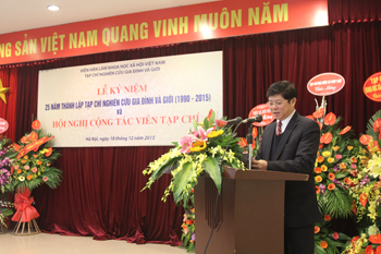 PGS.TS Nguyễn Hữu Minh, Viện trưởng kiêm Tổng biên tập <br>Tạp chí Nghiên cứu Gia đình và Giới phát biểu tại Lễ kỷ niệm