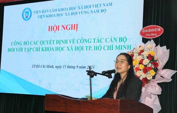 TS Nguyễn Thị Luyện – tân Tổng biên tập Tạp chí Khoa học xã hội  Thành phố Hồ Chí Minh phát biểu nhận nhiệm vụ