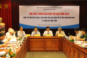 PGS.TS. Bùi Nhật Quang, TS. Phan Văn Hùng, PGS.TS. Lâm Bá Nam và PGS.TS. Nguyễn Văn Minh đồng chủ trì Hội nghị