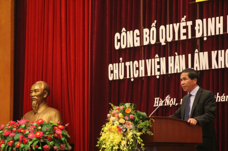 Thứ trưởng Bộ Nội vụ Triệu Văn Cường công bố Quyết định của Thủ tướng Chính phủ bổ nhiệm PGS.TS. Bùi Nhật Quang giữ chức Chủ tịch Viện Hàn lâm