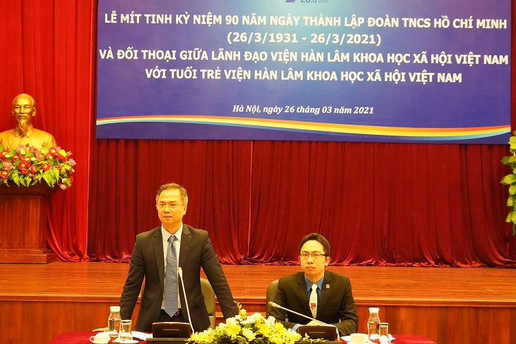 TS. Đặng Xuân Thanh, Phó Chủ tịch Viện Hàn lâm và đồng chí Phạm Quang Linh, Bí thư Đoàn Viện chủ trì phiên đối thoại