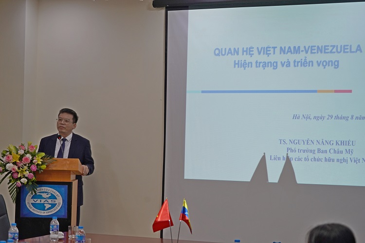 TS. Nguyễn Năng Khiếu, Phó Trưởng ban Châu Mỹ, Liên hiệp các Tổ chức Hữu nghị Việt Nam trình bày tham luận “Thực trạng quan hệ Việt Nam – Venezuela trong thời gian gần đây”