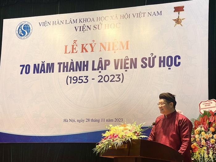 TS. Phan Thanh Hải, Giám đốc Sở Văn hóa, Thể thao và Du lịch Thừa Thiên Huế đại diện cho thế hệ nghiên cứu sinh được đào tạo tại Viện Sử học  phát biểu cảm tưởng tại buổi Lễ