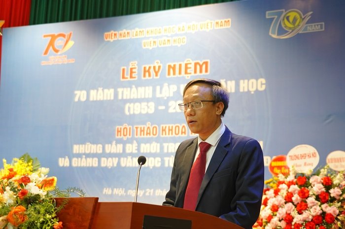 TS. Trần Thiện Khanh, Phó Viện trưởng Viện Văn học phát biểu đề dẫn Hội thảo