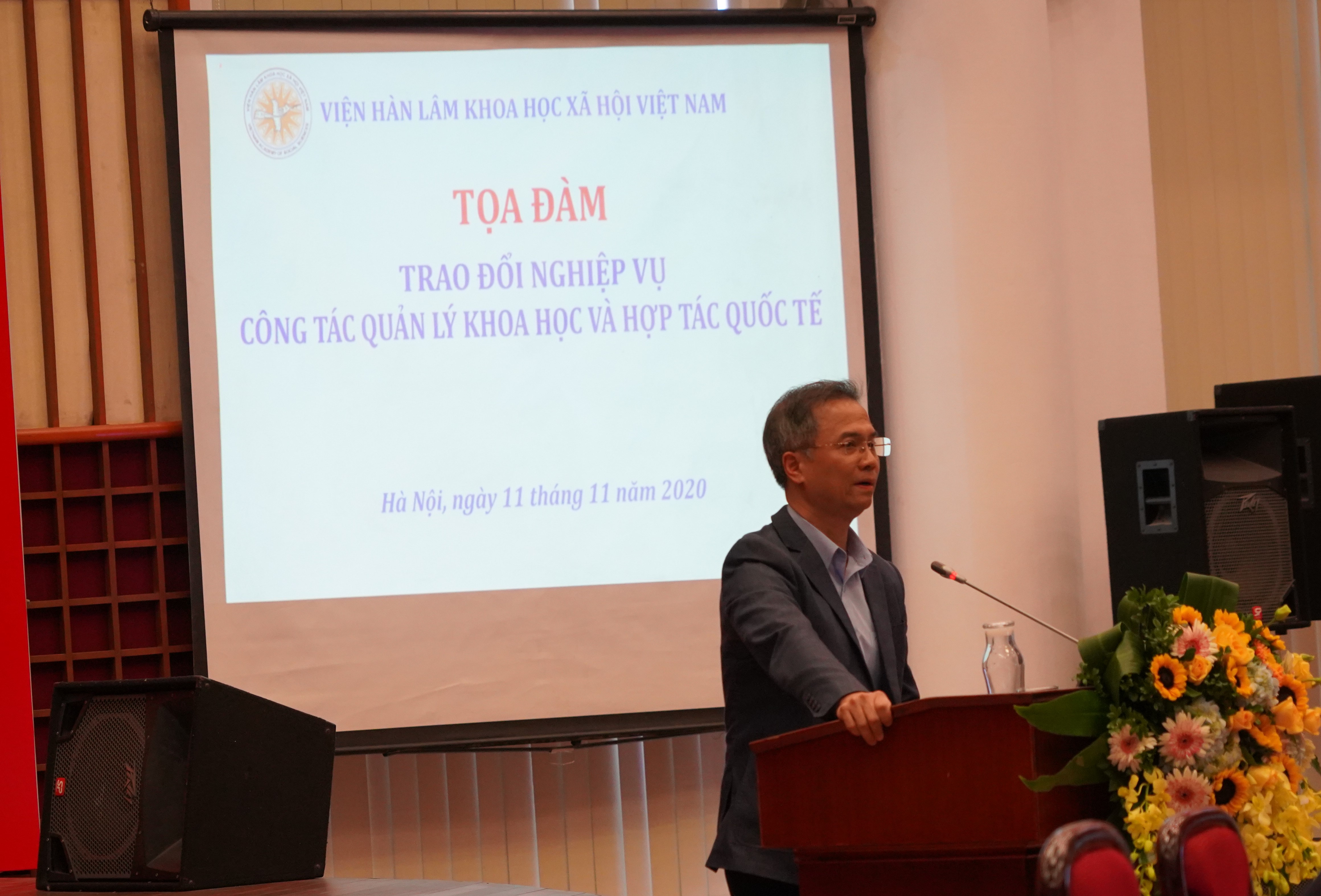 TS. Đặng Xuân Thanh phát biểu tại buổi Tọa đàm