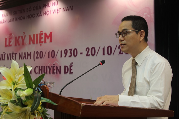 PGS.TS. Tạ Minh Tuấn, Phó Chủ tịch Viện Hàn lâm đã trân trọng gửi lời cảm ơn tới những đóng góp của các đồng chí là lao động nữ tại Viện Hàn lâm trong suốt thời gian qua và khẳng định lao động nữ là nguồn lực trụ cột, góp phần vào sự phát triển bền vững của <br/> Viện Hàn lâm Khoa học xã hội Việt Nam