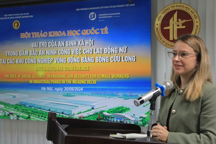Bà Vanessa Steinmetz, Giám đốc Viện FNF Việt Nam phát biểu tại Hội thảo