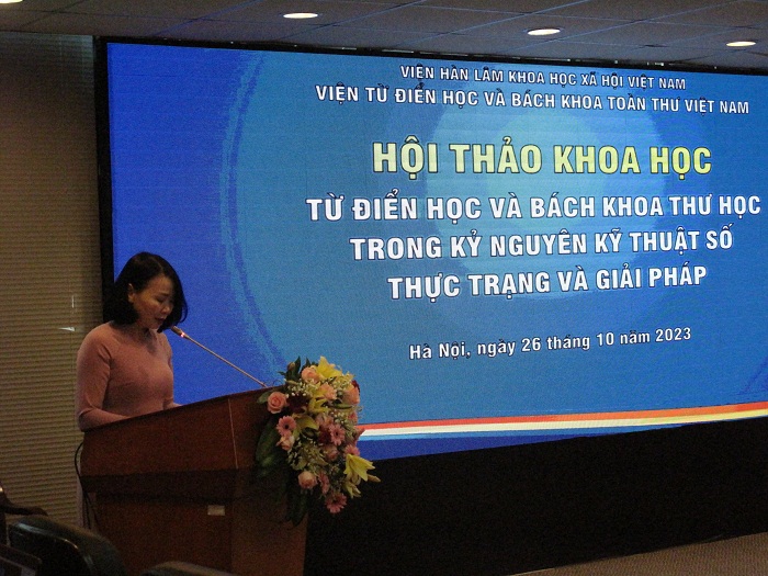 PGS.TS. Vũ Ngọc Hà - Viện trưởng Viện Từ điển học và Bách khoa thư Việt Nam phát biểu đề dẫn Hội thảo