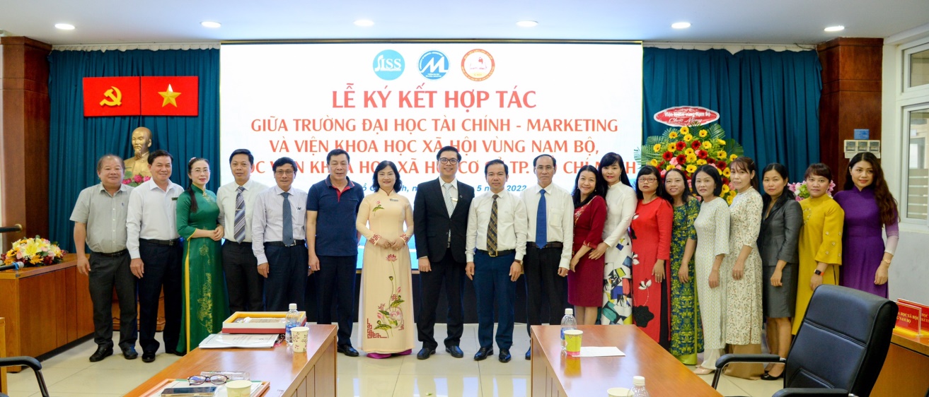 Các đơn vi cùng chụp ảnh lưu niệm