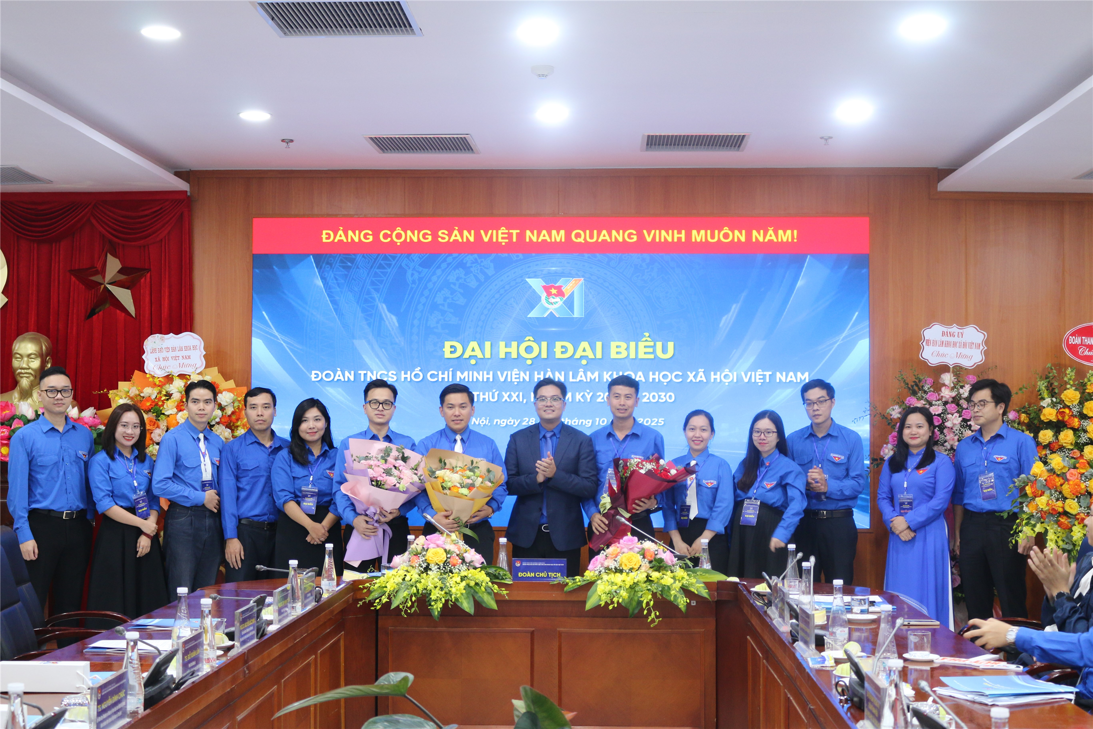 Ban Chấp hành Đoàn TNCS Viện Hàn lâm lần thứ XXI, nhiệm kỳ 2025-2030  ra mắt tại Đại hội