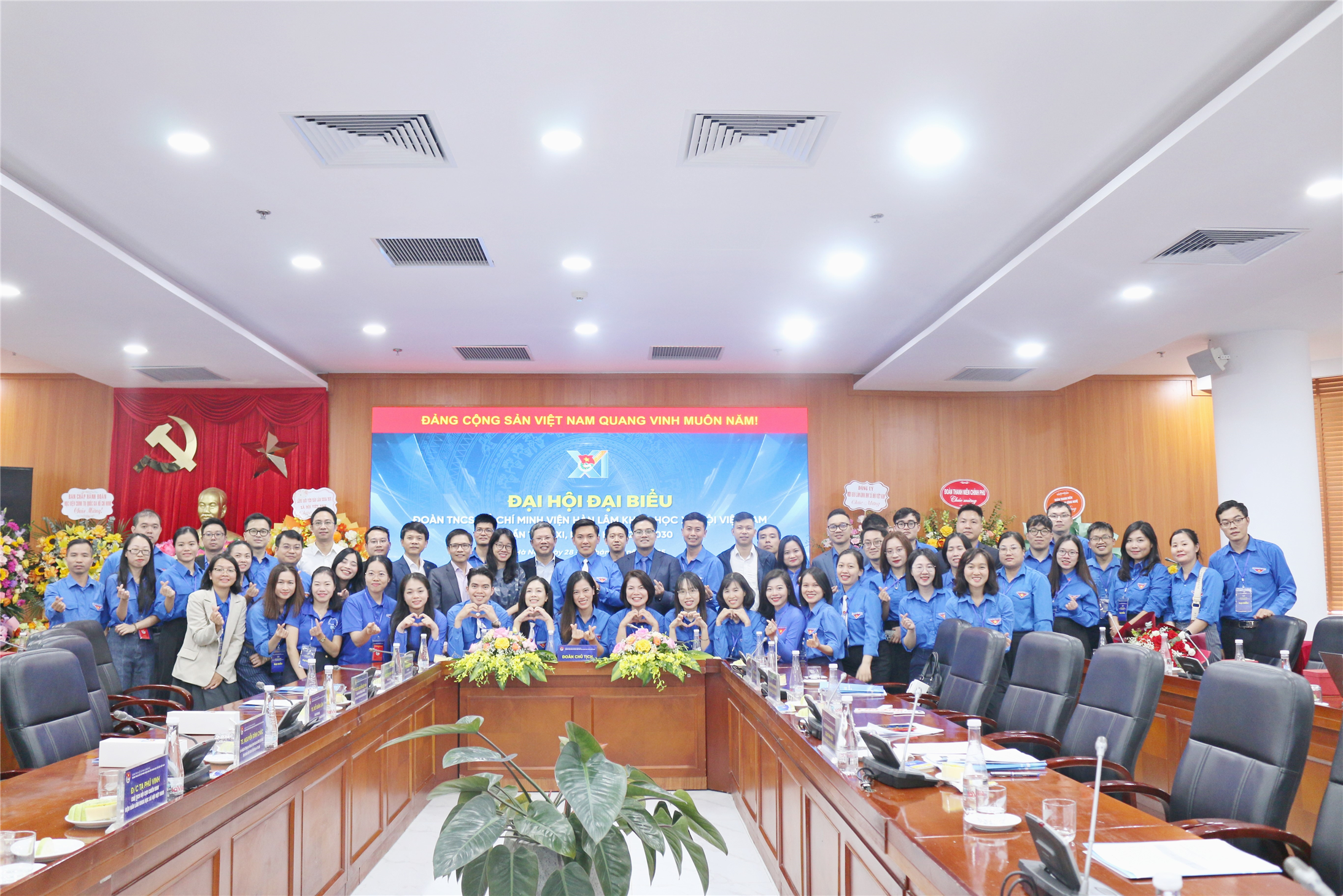 Toàn thể đoàn viên thanh niên chụp ảnh lưu niệm tại Đại hội