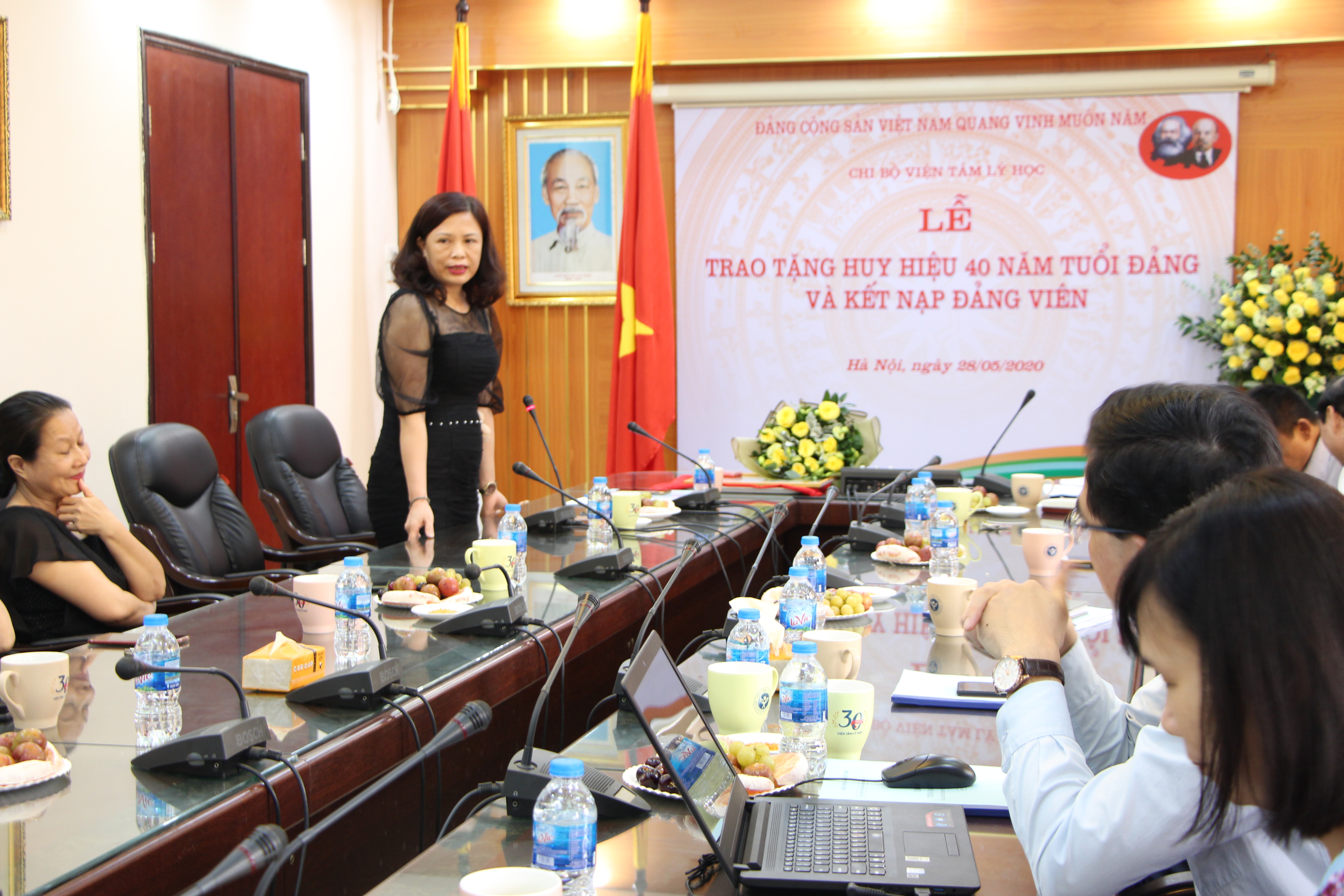 TS. Lê Thị Hải phát biểu chúc mừng
