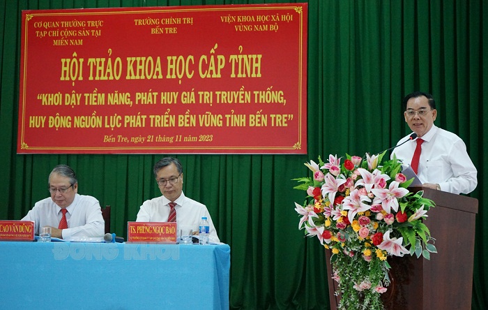 Đồng chí Trần Ngọc Tam phát biểu tổng kết Hội thảo