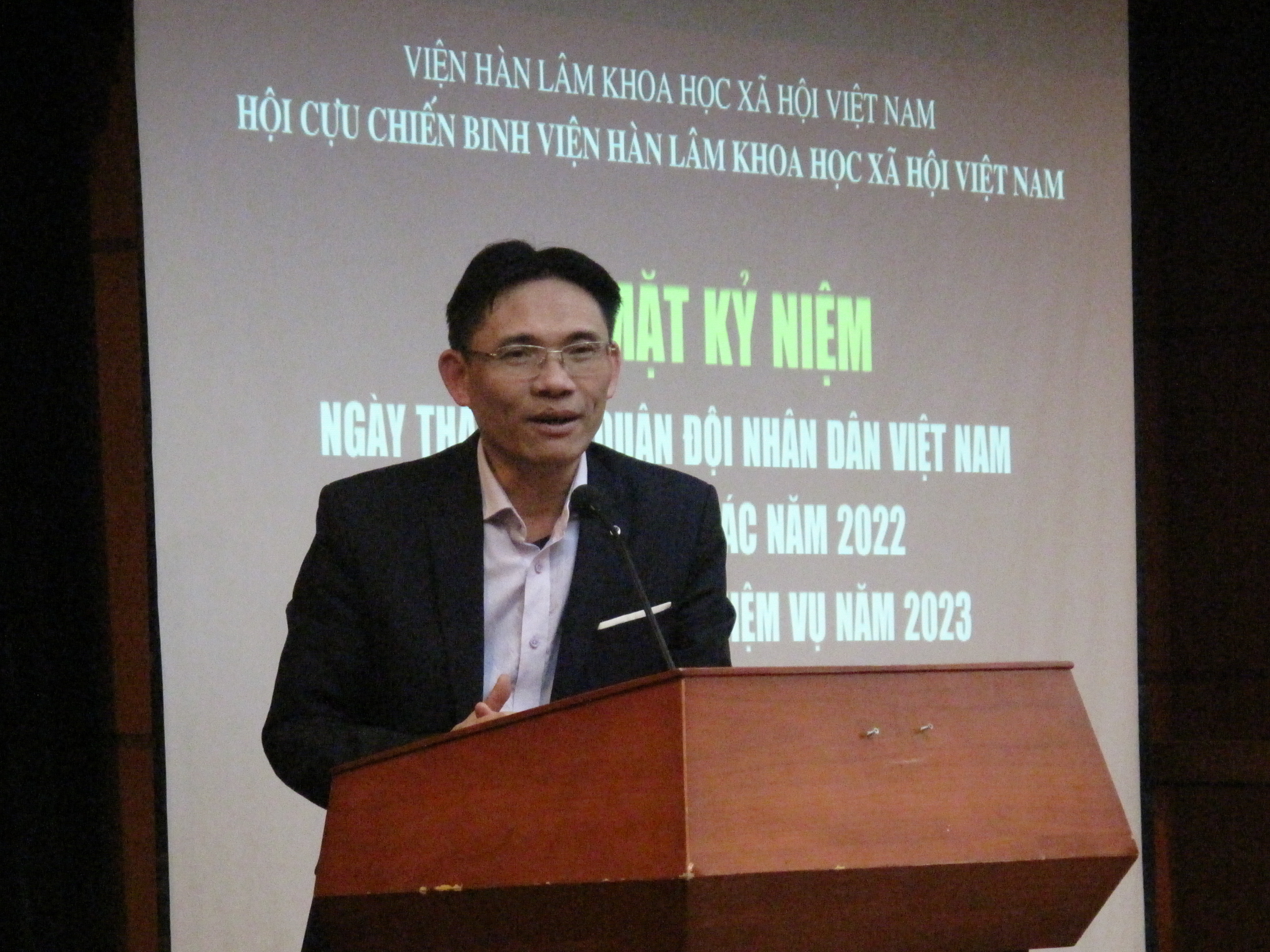 PGS.TS. Nguyễn Đức Minh, Ủy viên Ban Thường vụ, Trưởng ban Dân vận Đảng ủy, Phó Chủ tịch Viện Hàn lâm phát biểu chỉ đạo Hội nghị