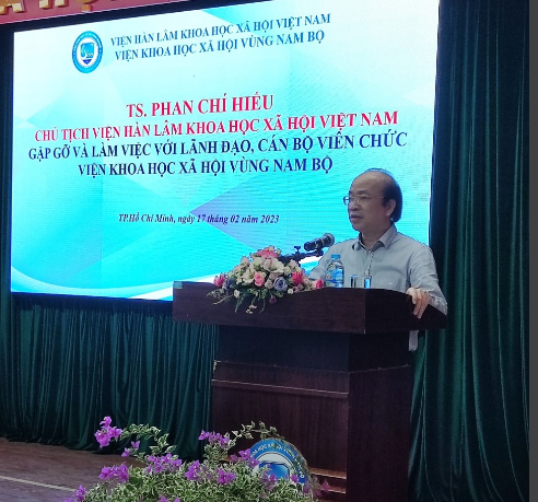 TS. Phan Chí Hiếu – Chủ tịch Viện Hàn lâm Khoa học xã hội Việt Nam phát biểu tại buổi làm việc