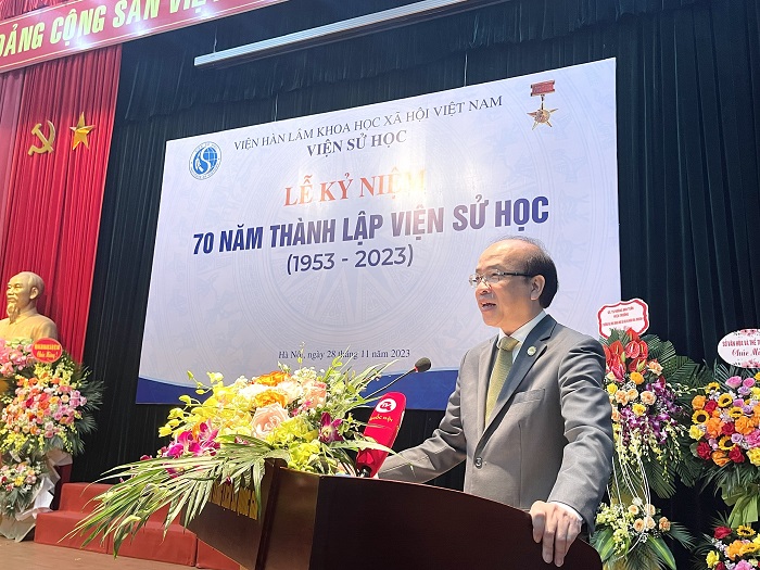 TS. Phan Chí Hiếu, Bí thư Đảng ủy, Chủ tịch Viện Hàn lâm KHXH Việt Nam, Phó Chủ tịch Hội đồng Lý luận Trung ương phát biểu