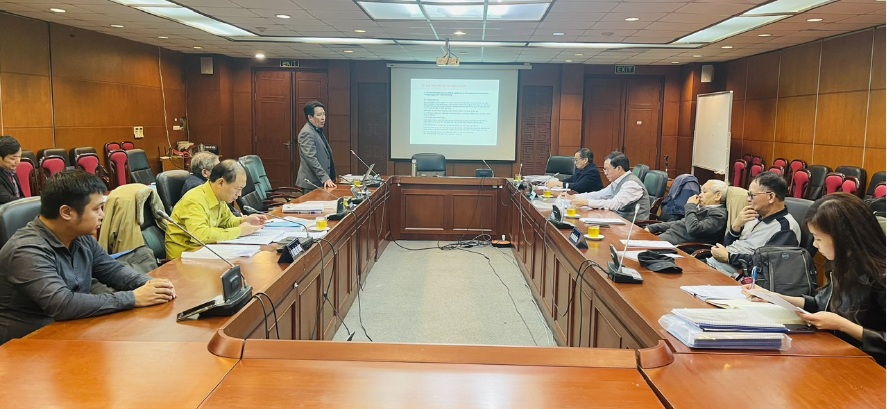 PGS.TS. Bùi Minh Trí báo cáo kết quả nghiên cứu trước Hội đồng nghiệm thu