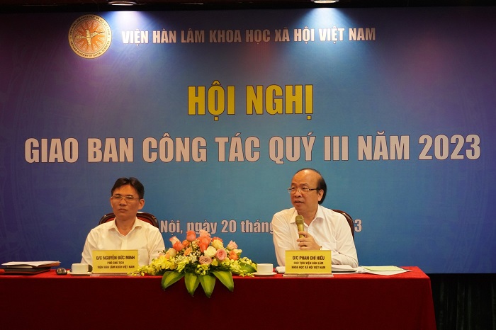 Đồng chí Phan Chí Hiếu, Chủ tịch Viện Hàn lâm và đồng chí Nguyễn Đức Minh, Phó Chủ tịch Viện Hàn lâm chủ trì Hội nghị