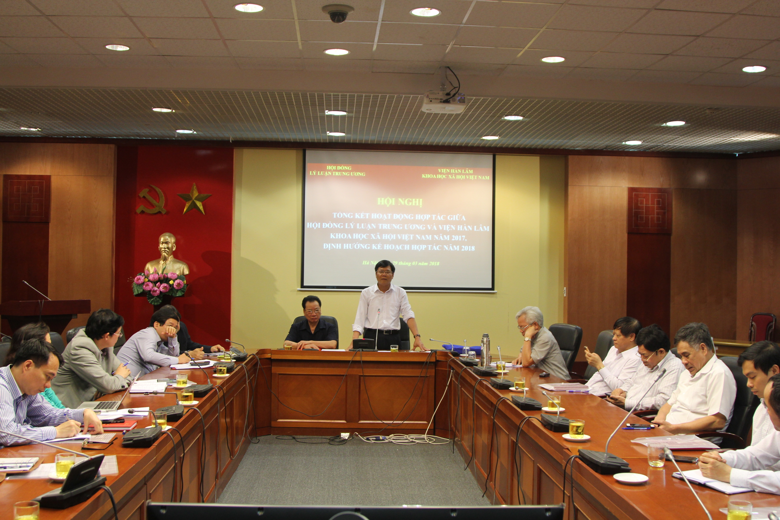 GS.TS. Nguyễn Quang Thuấn, Phó Chủ tịch Hội đồng Lý luận Trung ương, Chủ tịch Viện Hàn lâm phát biểu