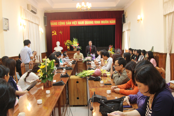 PGS. TS. Đinh Quang Hải tân Viện trưởng Viện Sử học <br>kiêm Phó Tổng biên tập Tạp chí phát biểu nhận nhiệm vụ