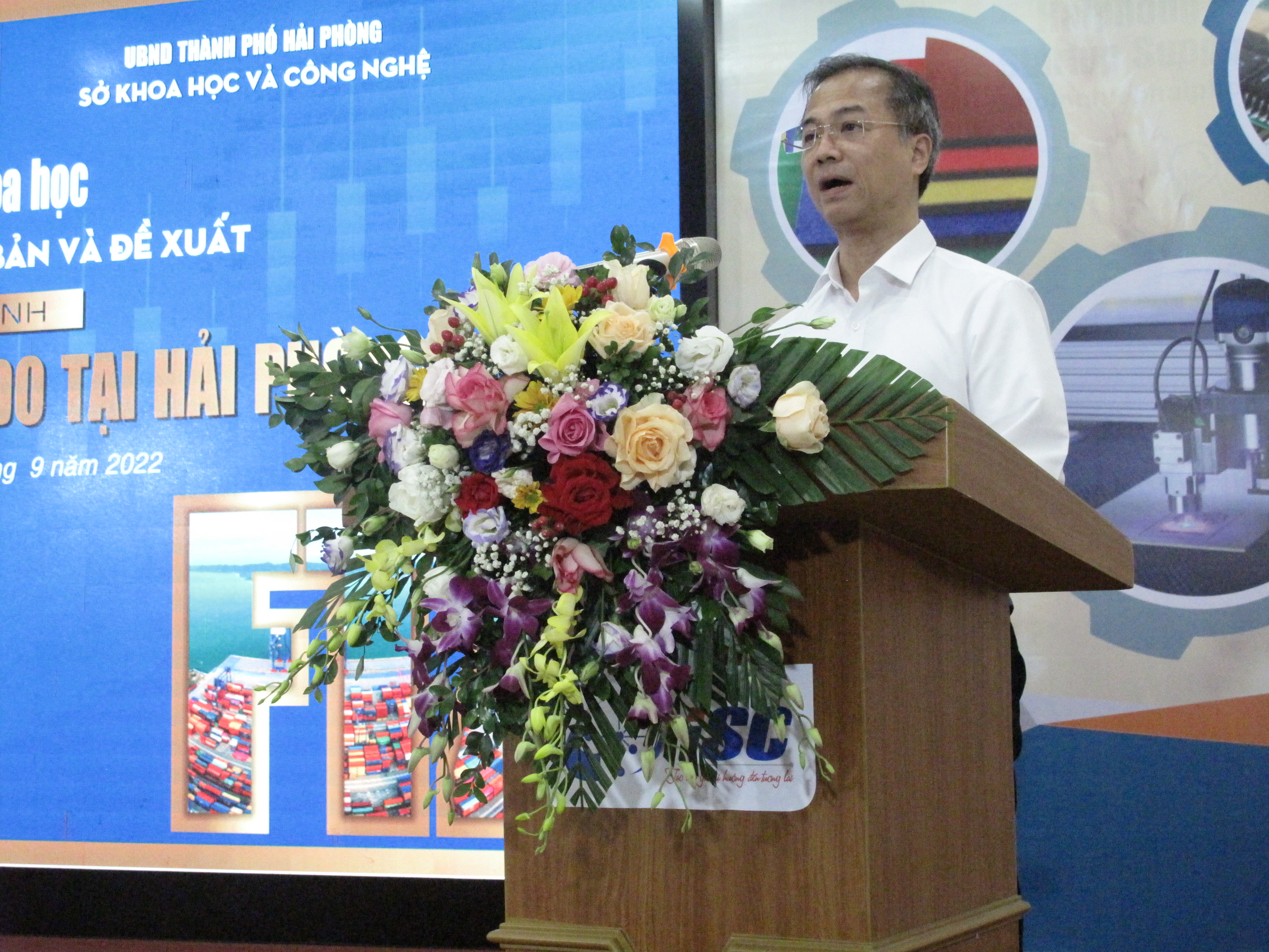 TS. Đặng Xuân Thanh, Phó Chủ tịch Viện Hàn lâm Khoa học xã hội Việt Nam phát biểu chào mừng hội thảo