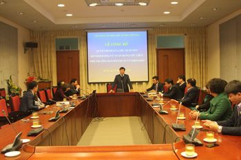 Phó Chủ tịch Viện Hàn lâm GS.TS. Nguyễn Quang Thuấn<br> phát biểu giao nhiệm vụ cho TS. Vũ Tuấn Hưng