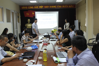 Phó Chủ tịch Viện Hàn lâm PGS.TS. Phạm Văn Đức phát biểu <br>giao nhiệm vụ cho TS. Đào Thị Minh Hương