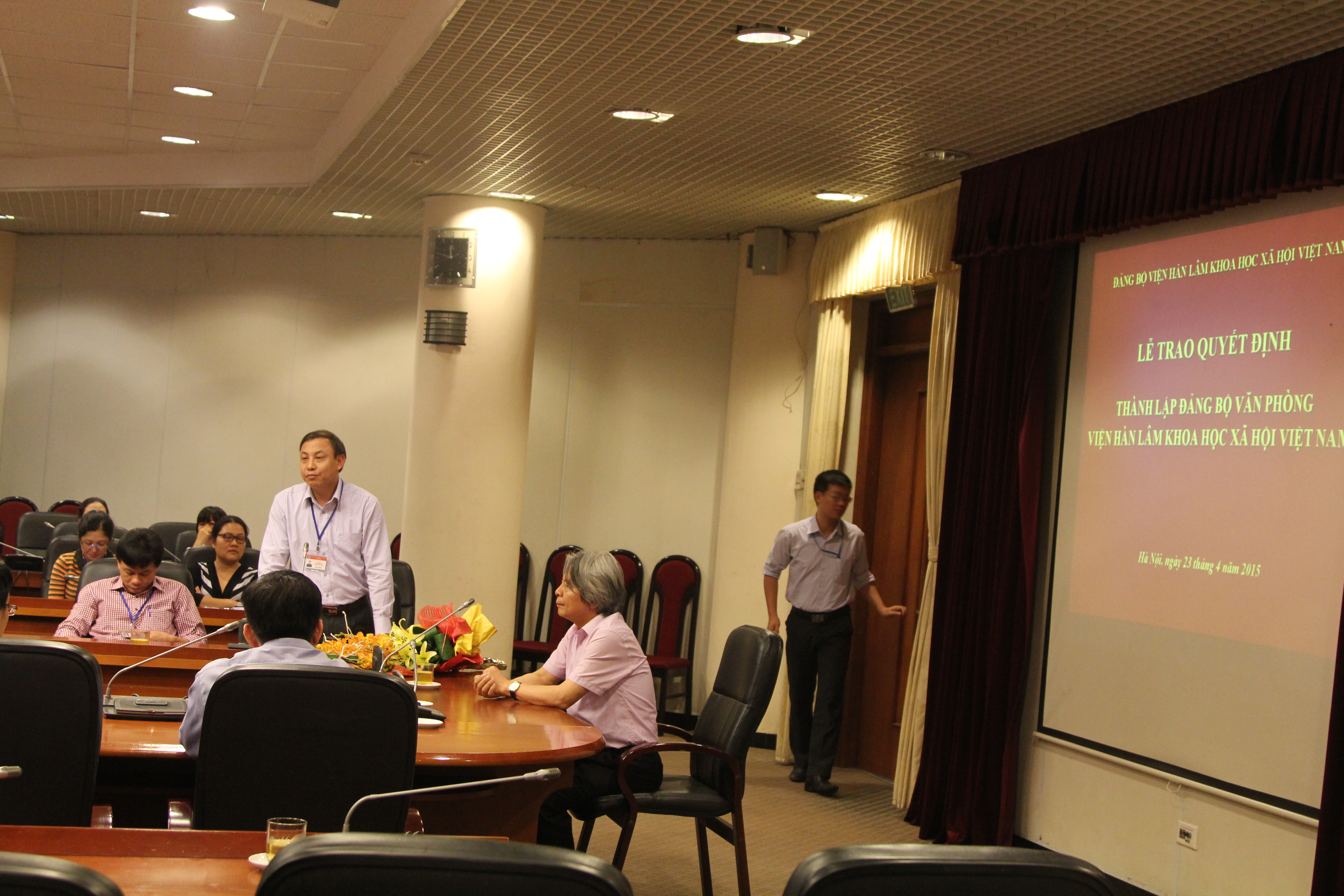 Đ/c Ngô Tiến Phát, Bí thư Đảng ủy Văn phòng phát biểu tiếp thu ý kiến chỉ đạo của GS.TS. Võ Khánh Vinh, Phó Bí thư Đảng ủy Viện Hàn lâm