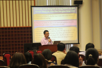 PGS.TS. Vũ Hùng Cường, Trưởng ban Ban Kế hoạch – Tài chính, <br>Viện Hàn lâm Khoa học xã hội Việt Nam <br>trình bày tại Hội thảo