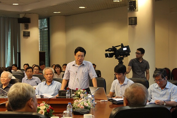 PGS.TS. Nguyễn Văn Thạo, Phó Chủ tịch chuyên trách <br> Hội đồng Lý luận TW trình bày báo cáo đề dẫn tại Hội thảo</br>