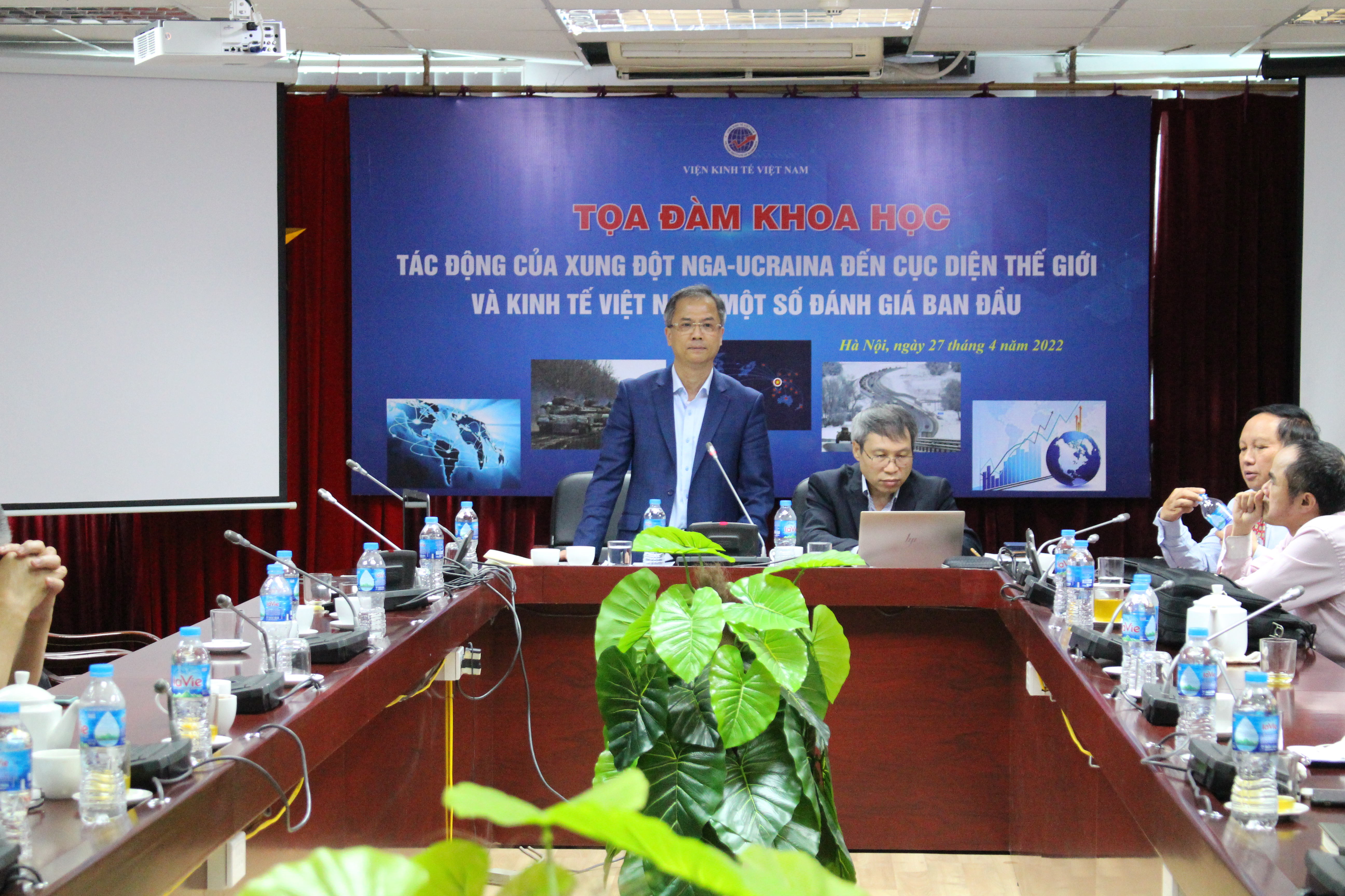 TS. Đặng Xuân Thanh, Phó Chủ tịch Viện Hàn lâm phát biểu tại Tọa đàm