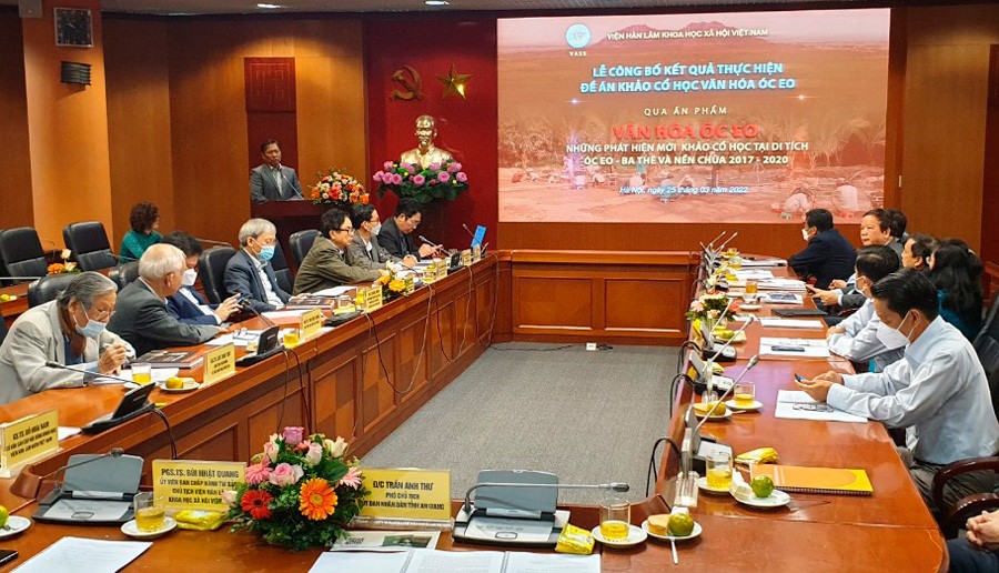 Lễ công bố đề án có sự tham gia của nhiều chuyên gia khảo cổ học và các lãnh đạo địa phương có di tích.
