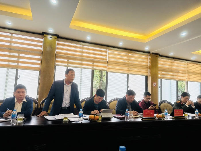 Ông Lê Văn Cường, Trưởng phòng Kinh tế thành phố Móng Cái trình bày bài tham luận