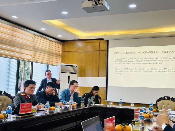 TS. Vũ Quý Sơn, Viện Nghiên cứu Trung Quốc trình bày bài tham luận