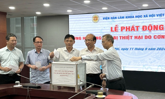 Các đồng chí Chủ tịch, Phó Chủ tịch, Uỷ viên BTV, BCH Đảng bộ Viện Hàn lâm và Chủ tịch Công đoàn Viện Hàn lâm </br>ủng hộ đồng bào bị thiệt hại do cơn bão số 3
