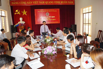 GS.TS. Nguyễn Xuân Thắng Chủ tịch Viện Hàn lâm phát biểu <br>giao nhiệm vụ cho TS. Nguyễn Duy Thụy